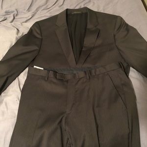 Like New Hugo Boss Men’s Suit 40L